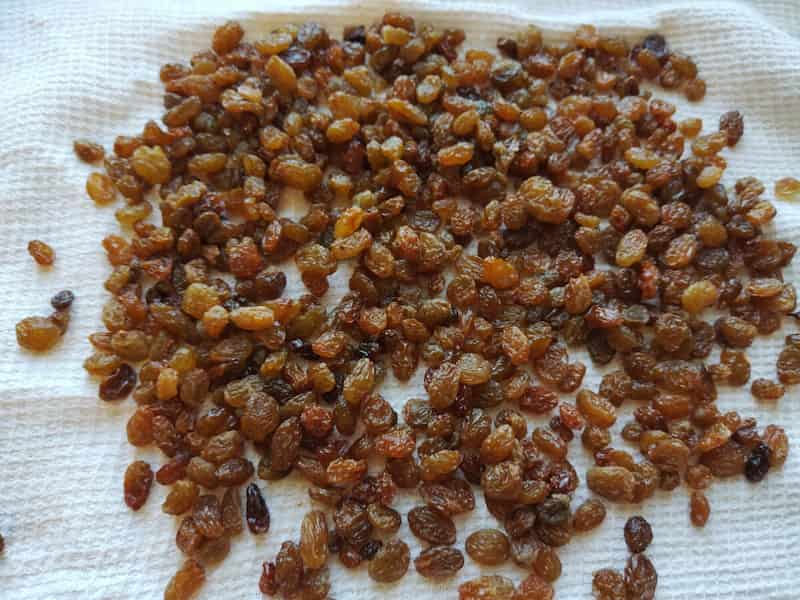 تصویر 4 از کشمش پلویی تیره تهیه شده از انگورهای خوش طعم
